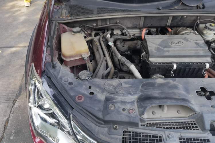 Used BYD Tang New Energy 2015 2.0T Four-Wheel-Drive Flagship Model Engine Bay Right