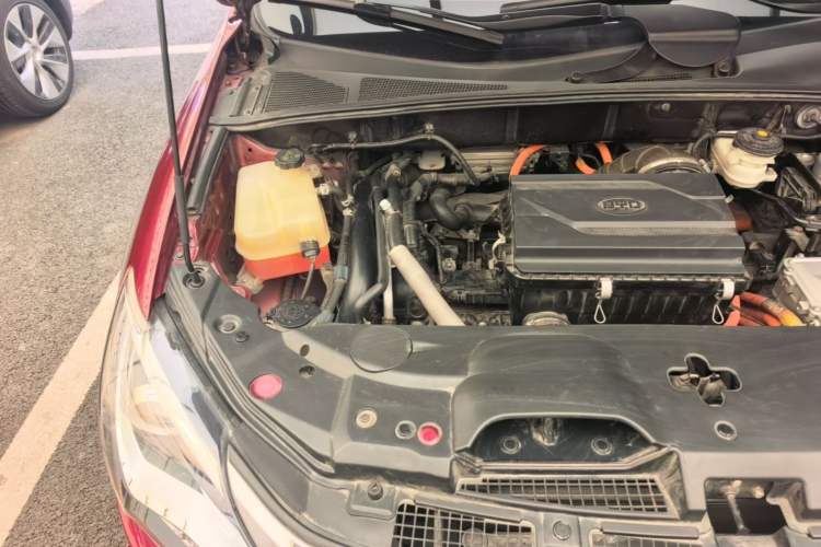 Used BYD Tang New Energy 2015 2.0T Four-Wheel-Drive Flagship Model Engine Bay Right