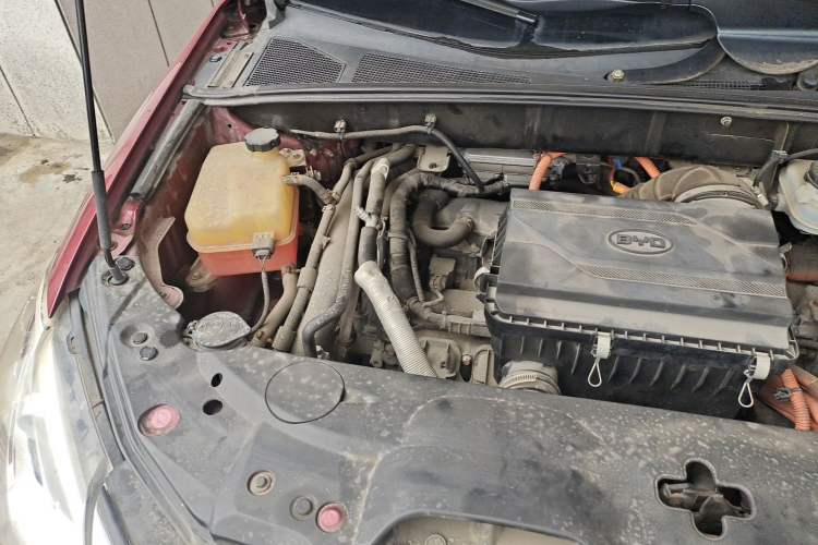 Used BYD Tang New Energy 2015 2.0T Four-Wheel-Drive Flagship Model Engine Bay Right