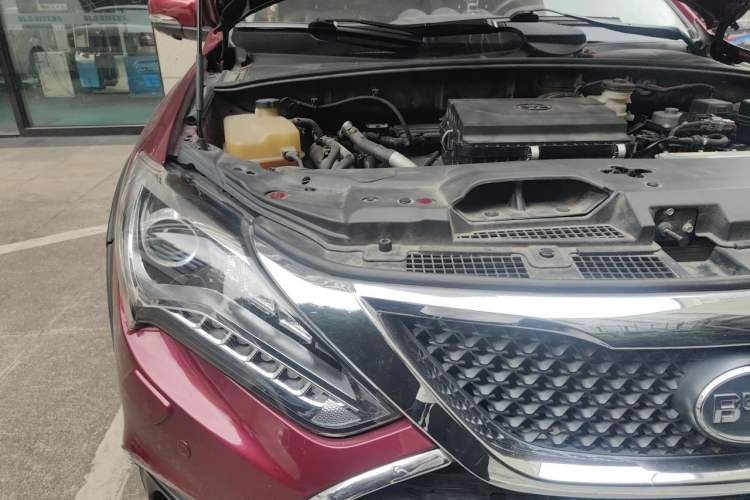 Used BYD Tang New Energy 2015 2.0T Four-Wheel-Drive Flagship Model Engine Bay Right