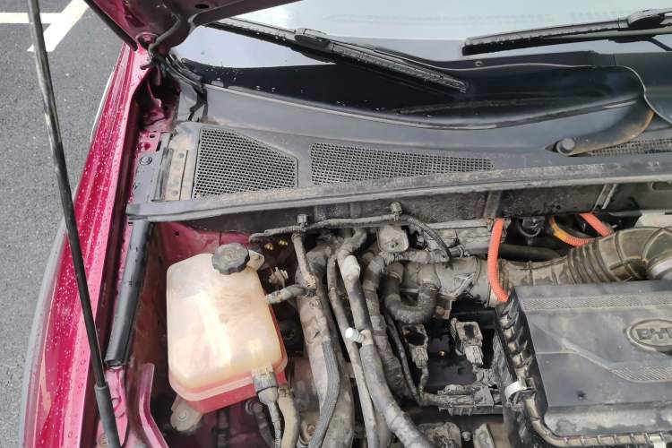 Used BYD Tang New Energy 2015 2.0T Four-Wheel-Drive Flagship Model Engine Bay Right