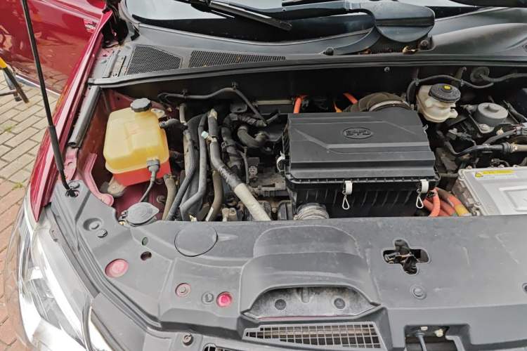 Used BYD Tang New Energy 2015 2.0T Four-Wheel-Drive Flagship Model Engine Bay Right