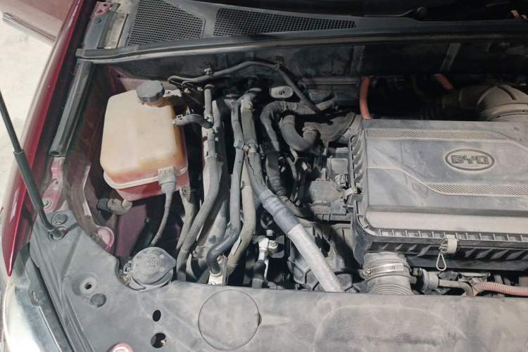 Used BYD Tang New Energy 2015 2.0T Four-Wheel-Drive Flagship Model Engine Bay Right