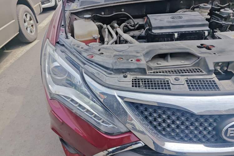 Used BYD Tang New Energy 2015 2.0T Four-Wheel-Drive Flagship Model Engine Bay Right