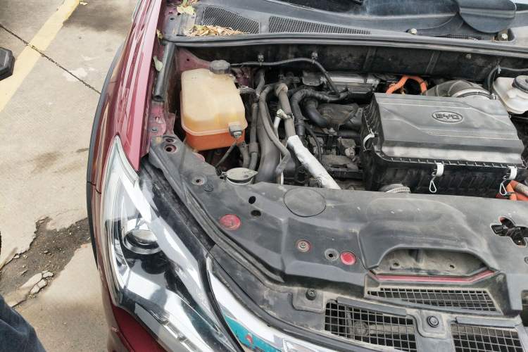 Used BYD Tang New Energy 2015 2.0T Four-Wheel-Drive Flagship Model Engine Bay Right
