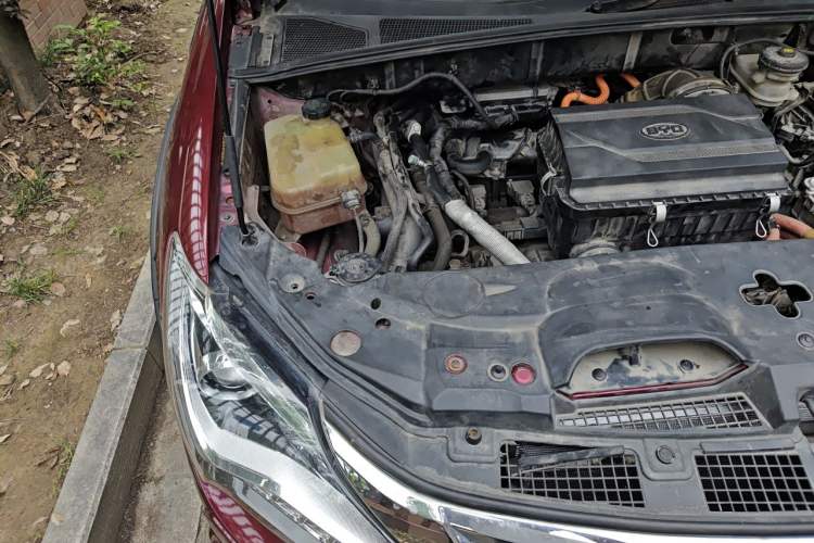 Used BYD Tang New Energy 2015 2.0T Four-Wheel-Drive Flagship Model Engine Bay Right