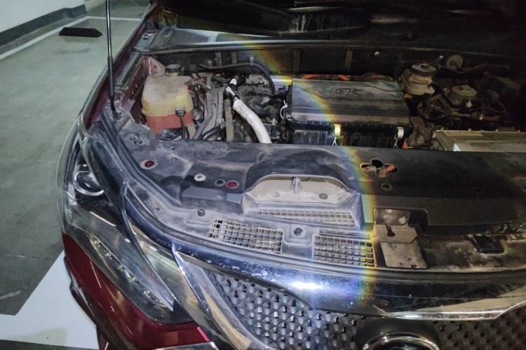 Used BYD Tang New Energy 2015 2.0T Four-Wheel-Drive Flagship Model Engine Bay Right