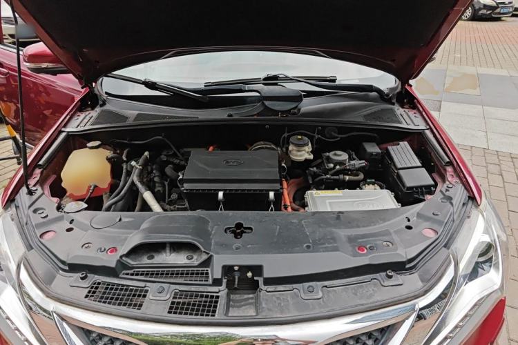 Used BYD Tang New Energy 2015 2.0T Four-Wheel-Drive Flagship Model Engine Bay