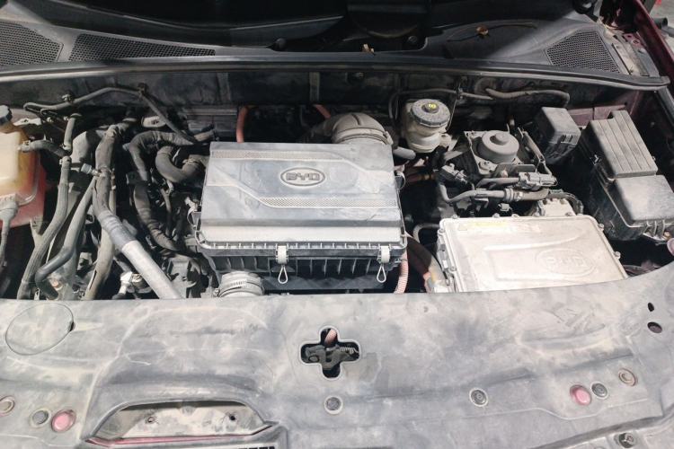 Used BYD Tang New Energy 2015 2.0T Four-Wheel-Drive Flagship Model Engine Bay