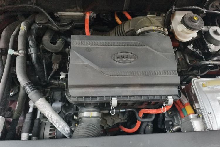 Used BYD Tang New Energy 2015 2.0T Four-Wheel-Drive Flagship Model Engine Bay