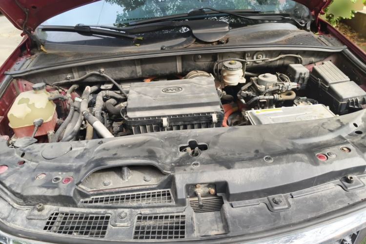 Used BYD Tang New Energy 2015 2.0T Four-Wheel-Drive Flagship Model Engine Bay