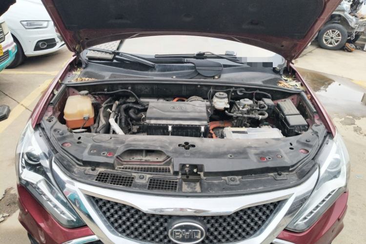Used BYD Tang New Energy 2015 2.0T Four-Wheel-Drive Flagship Model Engine Bay