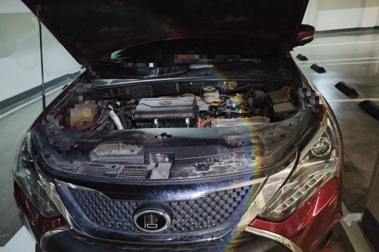 Used BYD Tang New Energy 2015 2.0T Four-Wheel-Drive Flagship Model Engine Bay