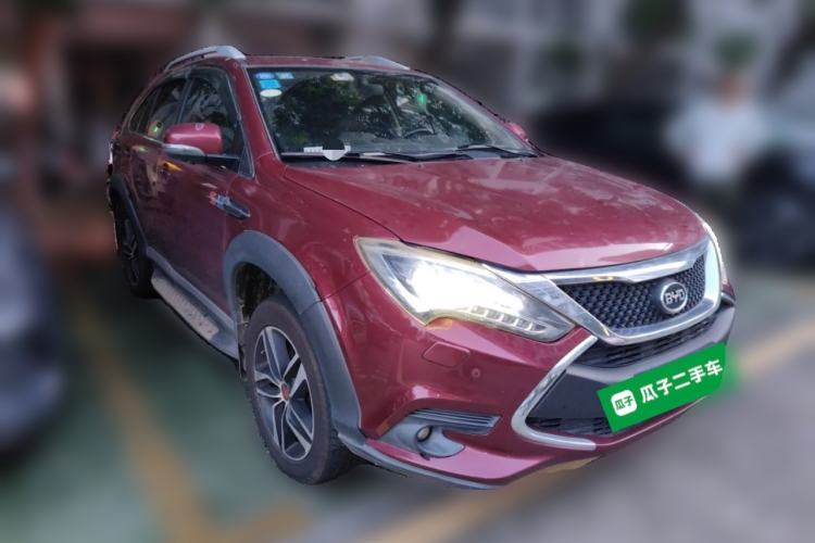 Used BYD Tang New Energy 2015 2.0T Four-Wheel-Drive Flagship Model Front Right 45 Deg