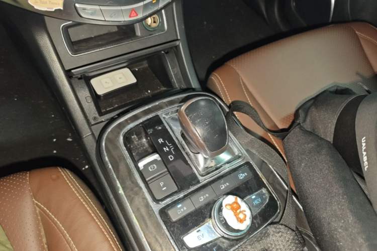 Used BYD Tang New Energy 2015 2.0T Four-Wheel-Drive Flagship Model Gear Lever