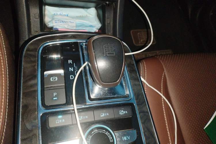Used BYD Tang New Energy 2015 2.0T Four-Wheel-Drive Flagship Model Gear Lever