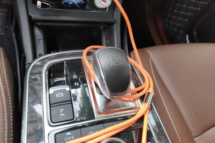Used BYD Tang New Energy 2015 2.0T Four-Wheel-Drive Flagship Model Gear Lever
