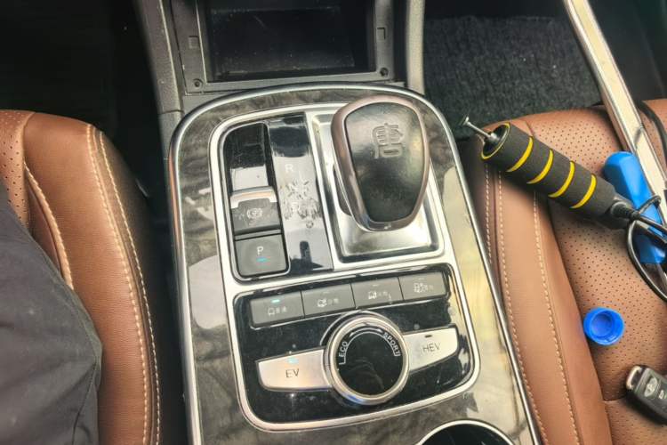 Used BYD Tang New Energy 2015 2.0T Four-Wheel-Drive Flagship Model Gear Lever
