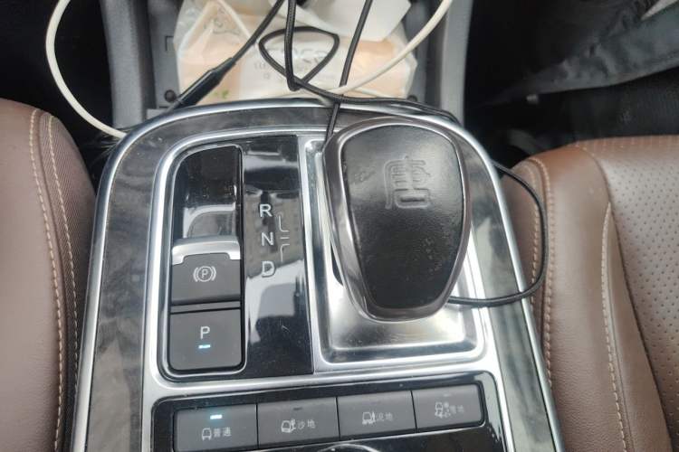 Used BYD Tang New Energy 2015 2.0T Four-Wheel-Drive Flagship Model Gear Lever