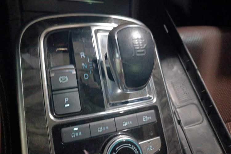 Used BYD Tang New Energy 2015 2.0T Four-Wheel-Drive Flagship Model Gear Lever