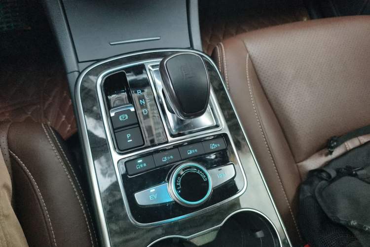 Used BYD Tang New Energy 2015 2.0T Four-Wheel-Drive Flagship Model Gear Lever