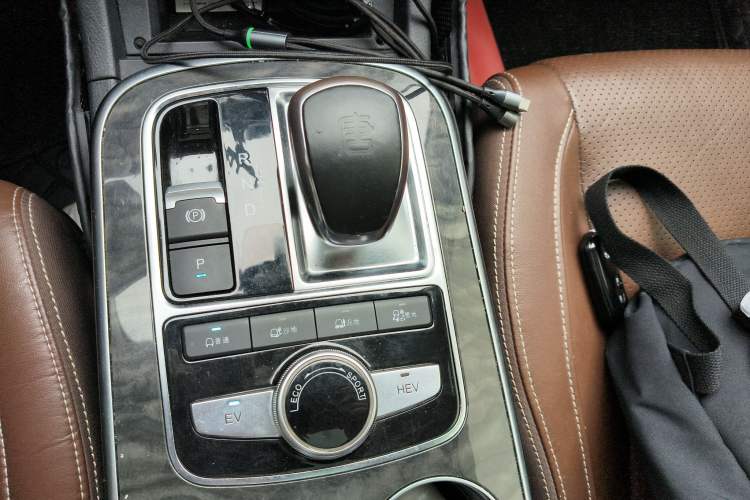 Used BYD Tang New Energy 2015 2.0T Four-Wheel-Drive Flagship Model Gear Lever