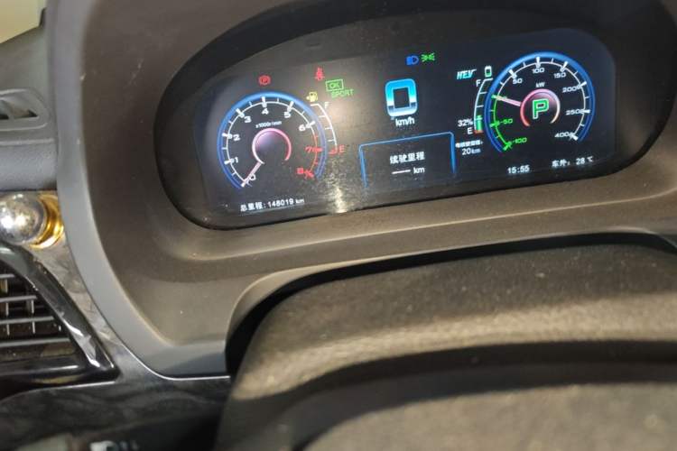 Used BYD Tang New Energy 2015 2.0T Four-Wheel-Drive Flagship Model Odometer Close Up