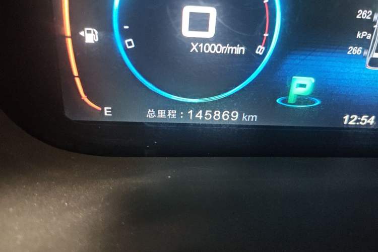 Used BYD Tang New Energy 2015 2.0T Four-Wheel-Drive Flagship Model Odometer Close Up