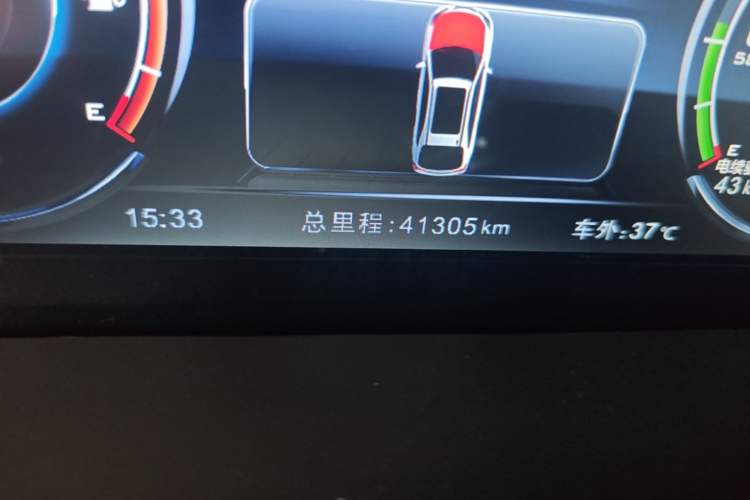 Used BYD Tang New Energy 2015 2.0T Four-Wheel-Drive Flagship Model Odometer Close Up
