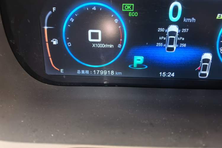 Used BYD Tang New Energy 2015 2.0T Four-Wheel-Drive Flagship Model Odometer Close Up