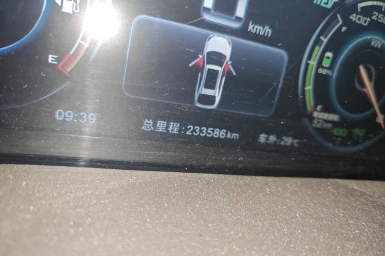 Used BYD Tang New Energy 2015 2.0T Four-Wheel-Drive Flagship Model Odometer Close Up