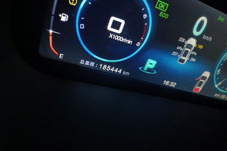 Used BYD Tang New Energy 2015 2.0T Four-Wheel-Drive Flagship Model Odometer Close Up