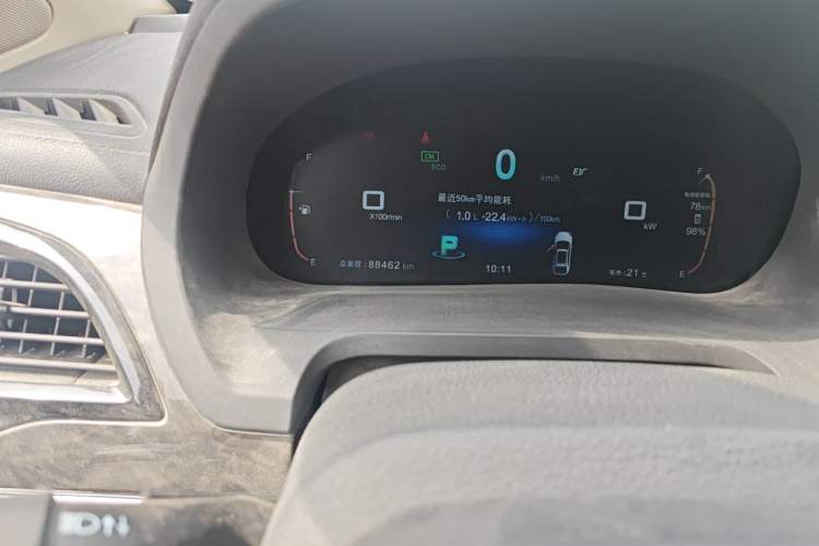 Used BYD Tang New Energy 2015 2.0T Four-Wheel-Drive Flagship Model Odometer Close Up