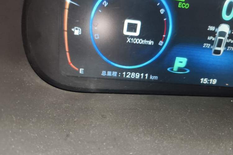 Used BYD Tang New Energy 2015 2.0T Four-Wheel-Drive Flagship Model Odometer Close Up