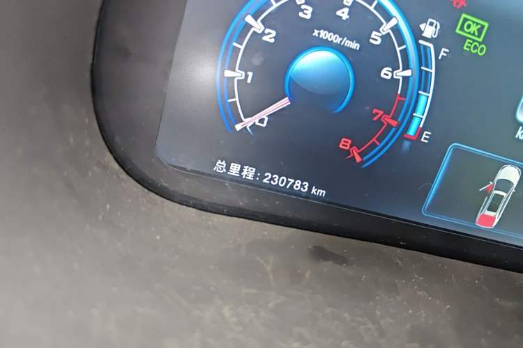 Used BYD Tang New Energy 2015 2.0T Four-Wheel-Drive Flagship Model Odometer Close Up