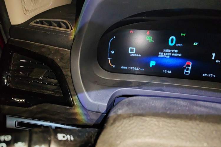 Used BYD Tang New Energy 2015 2.0T Four-Wheel-Drive Flagship Model Odometer Close Up