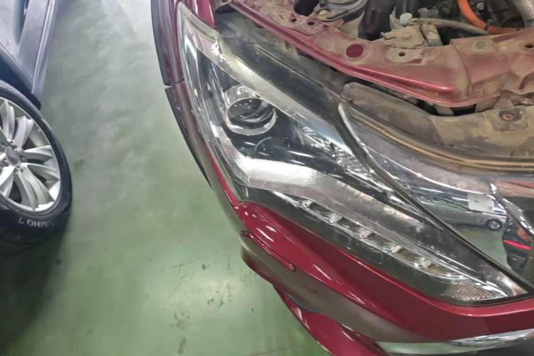 Used BYD Tang New Energy 2015 2.0T Four-Wheel-Drive Flagship Model Right Front Headlight