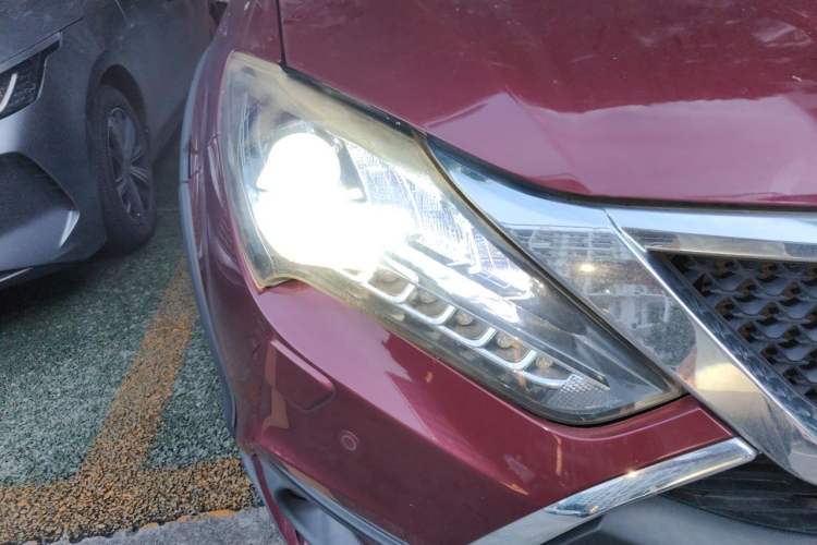 Used BYD Tang New Energy 2015 2.0T Four-Wheel-Drive Flagship Model Right Front Headlight