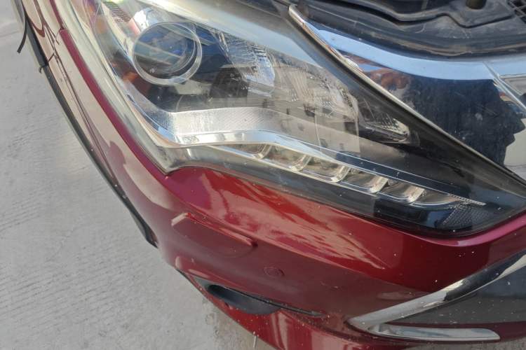 Used BYD Tang New Energy 2015 2.0T Four-Wheel-Drive Flagship Model Right Front Headlight