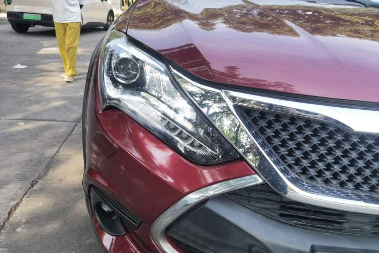 Used BYD Tang New Energy 2015 2.0T Four-Wheel-Drive Flagship Model Right Front Headlight