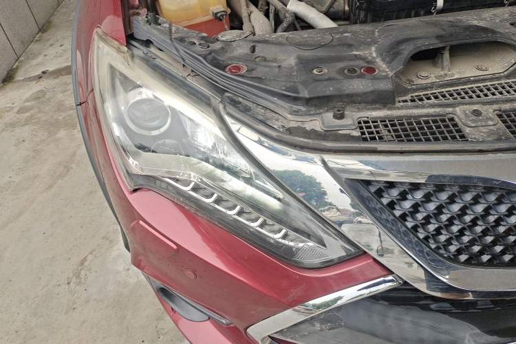Used BYD Tang New Energy 2015 2.0T Four-Wheel-Drive Flagship Model Right Front Headlight