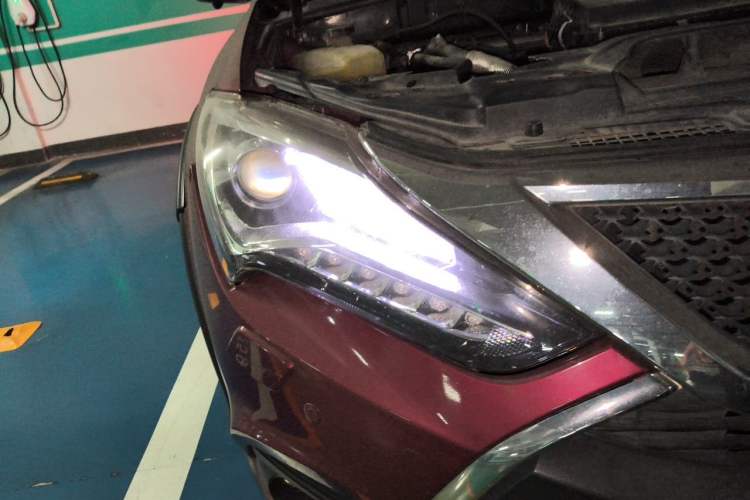 Used BYD Tang New Energy 2015 2.0T Four-Wheel-Drive Flagship Model Right Front Headlight