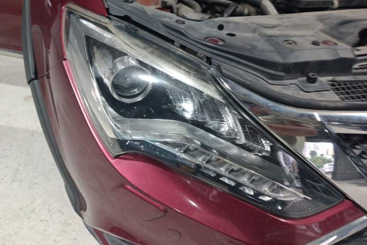 Used BYD Tang New Energy 2015 2.0T Four-Wheel-Drive Flagship Model Right Front Headlight