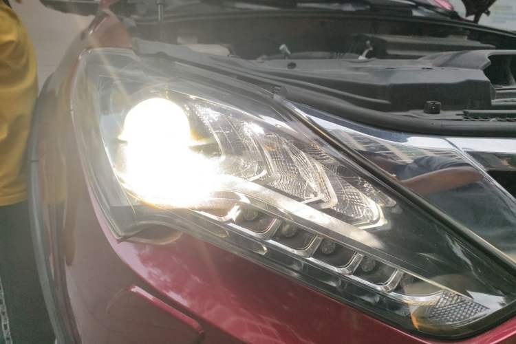 Used BYD Tang New Energy 2015 2.0T Four-Wheel-Drive Flagship Model Right Front Headlight