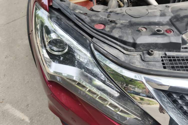 Used BYD Tang New Energy 2015 2.0T Four-Wheel-Drive Flagship Model Right Front Headlight