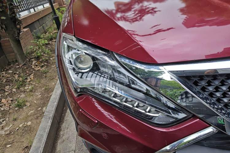 Used BYD Tang New Energy 2015 2.0T Four-Wheel-Drive Flagship Model Right Front Headlight