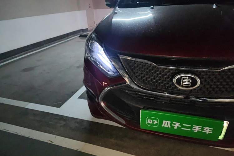 Used BYD Tang New Energy 2015 2.0T Four-Wheel-Drive Flagship Model Right Front Headlight