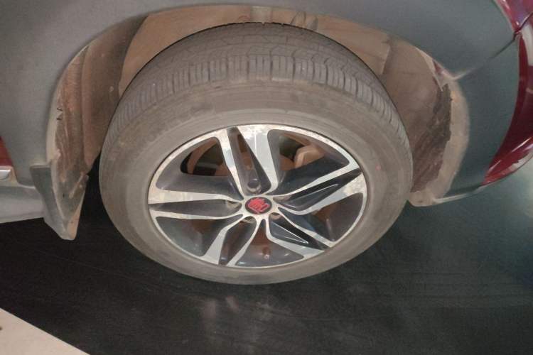 Used BYD Tang New Energy 2015 2.0T Four-Wheel-Drive Flagship Model Right Front Wheel Hub