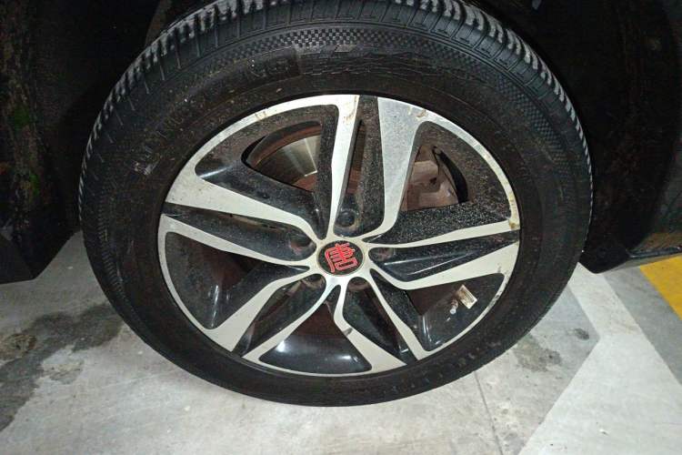 Used BYD Tang New Energy 2015 2.0T Four-Wheel-Drive Flagship Model Right Front Wheel Hub