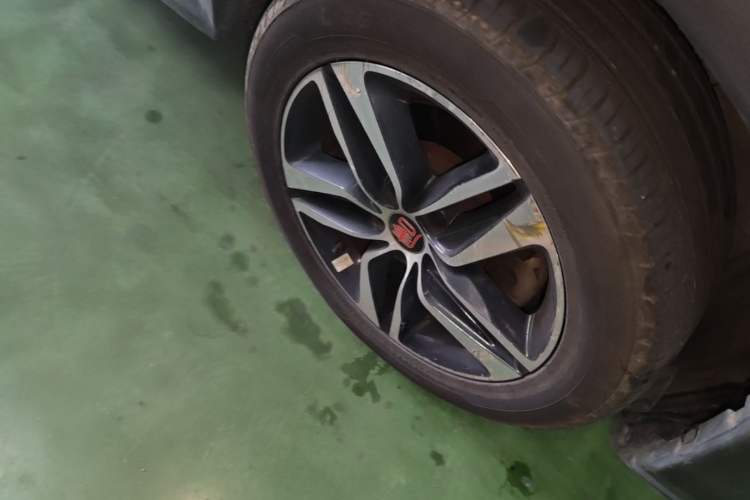 Used BYD Tang New Energy 2015 2.0T Four-Wheel-Drive Flagship Model Right Front Wheel Hub